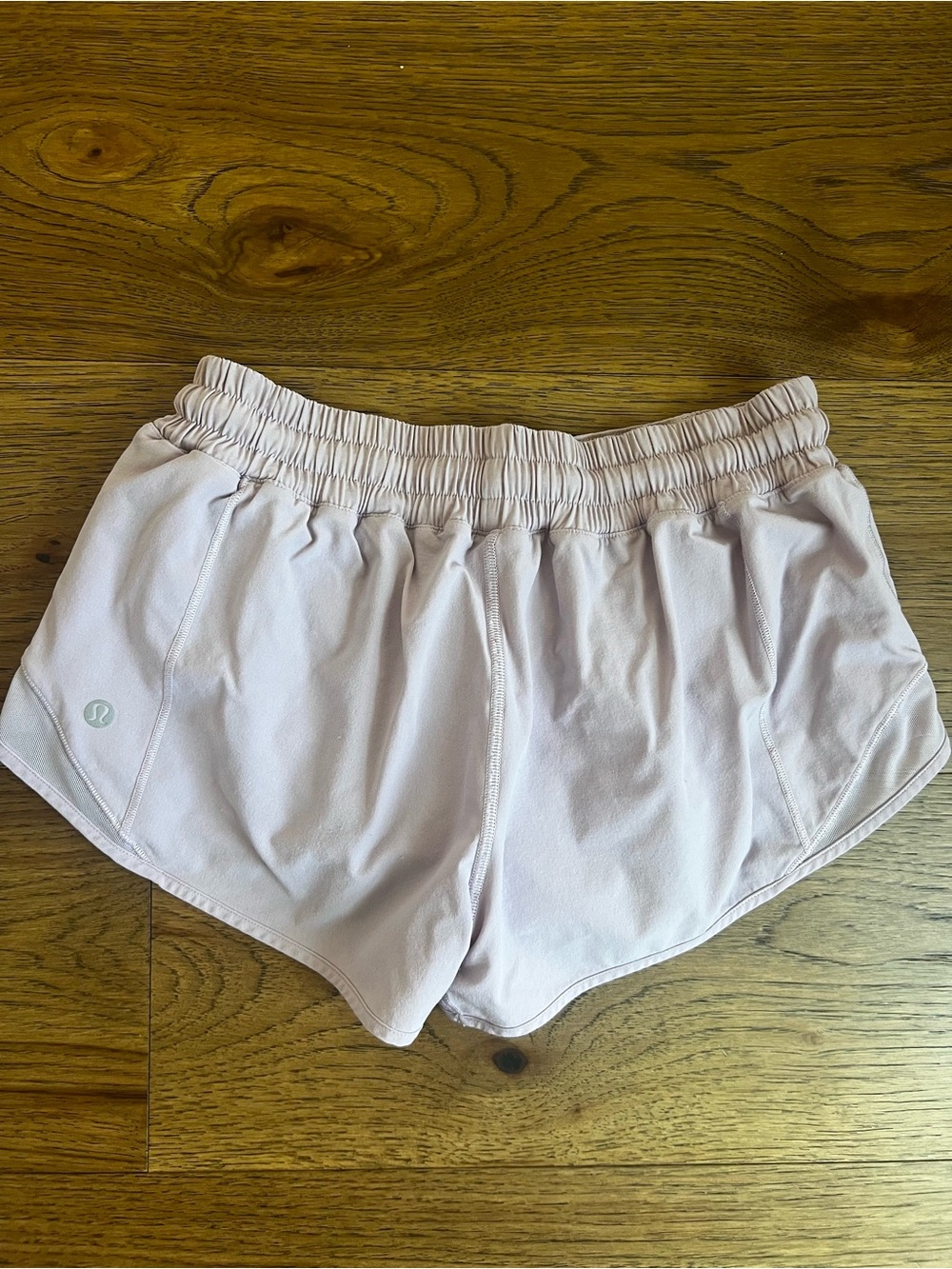 lululemon Light Lavender Hotty Hot Women's Athletic Shorts Size 6 - Picture 2 of 4